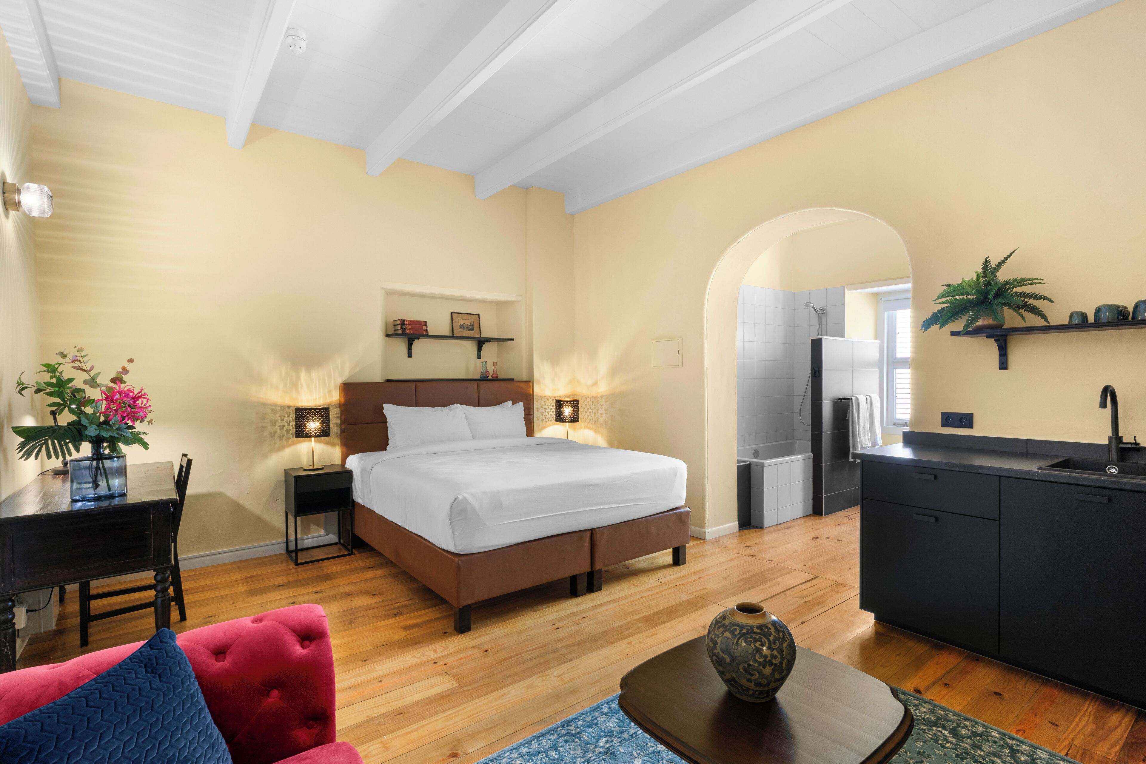 X-Large Room | In-room safe, individually decorated, individually furnished, desk