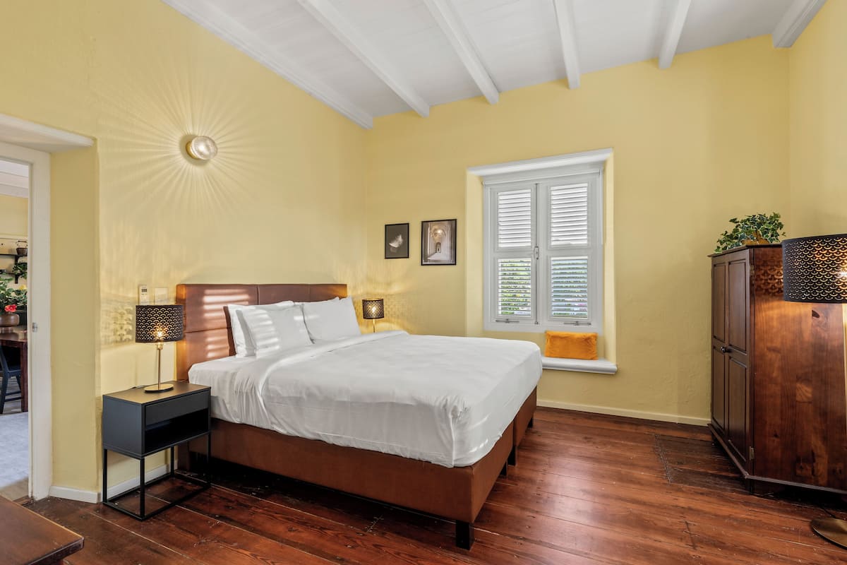 Large Room | In-room safe, desk, laptop workspace, soundproofing