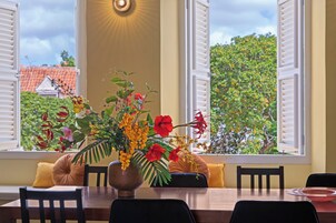 Refrigerador, microondas