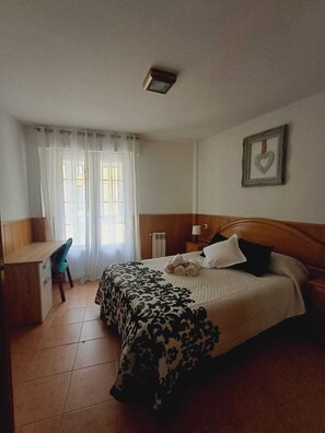 Classic-huoneisto, parveke, vuorten lähellä | Silitysrauta/-lauta, ilmainen Wi-Fi