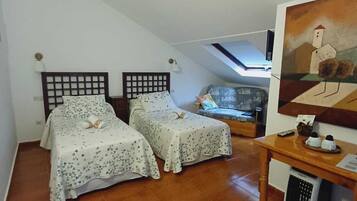 Classic Room, Mountain View | Iron/ironing board, free WiFi