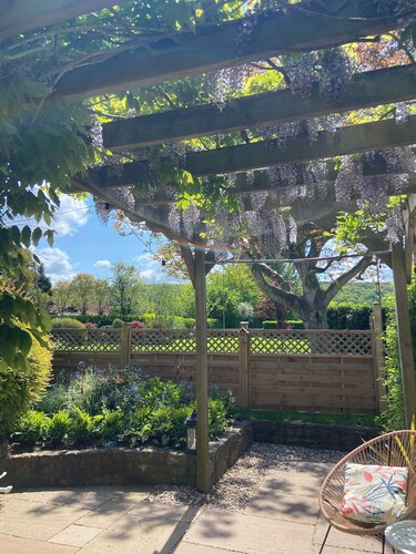 Charming 1-bedroom Annex,hot tub in stunning mendip retreat, near BristolAirport