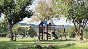 Children’s play area – outdoor