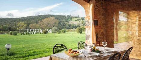 Comfort Apartment, 1 Queen Bed with Sofa bed, Patio, Garden View | Terrace/patio