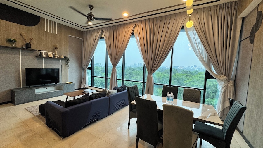 Grand Lumia Suite At Opus Residence