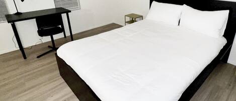 3 bedrooms, desk, iron/ironing board, free WiFi