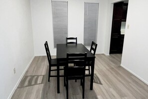 Dining - 3 Bedroom Extended Stay Walk to Strip & MGM Casino (Las Vegas)