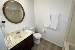 Hair dryer, towels - 3 Bedroom Extended Stay Walk to Strip & MGM Casino (Las Vegas)