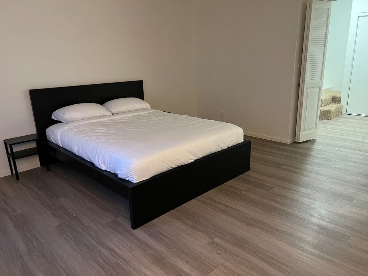 Schreibtisch, Bügeleisen/Bügelbrett, kostenloses WLAN, Bettwäsche