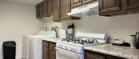 Refrigerador, microondas, horno, placa de cocina