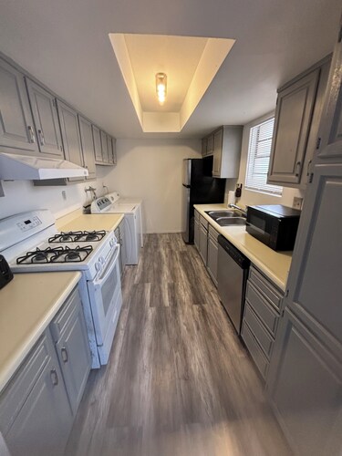 2 or 3 Bedroom Walk to Strip MGM Casino Shop Club