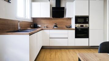 Réfrigérateur, micro-ondes, four, lave-vaisselle