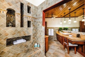 Hair dryer, towels - Luxury Beachfront 5 Bedroom Villa on World Famous Tropical Beach (Playa Grande)