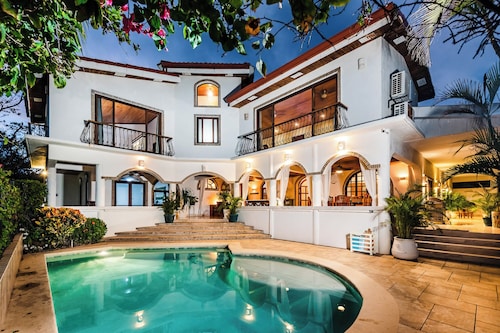 Luxury Beachfront 5 Bedroom Villa on World Famous Tropical Beach