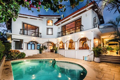 Luxury Beachfront 5 Bedroom Villa on World Famous Tropical Beach