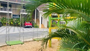 Children’s play area – outdoor