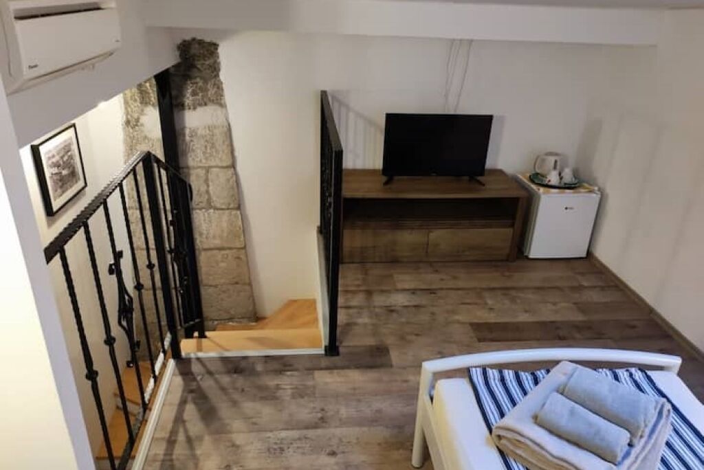 1 chambre, bureau, fer et planche à repasser, Wi-Fi