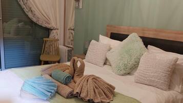 3 bedrooms, iron/ironing board, WiFi, bed sheets