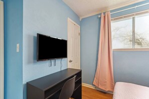 2 bedrooms, desk, iron/ironing board, free WiFi