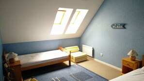 3 bedrooms, iron/ironing board, WiFi, bed sheets