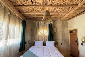 1 bedroom, bed sheets