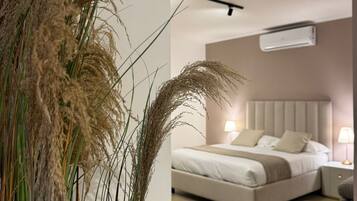 1 bedroom, premium bedding, down comforters, free minibar