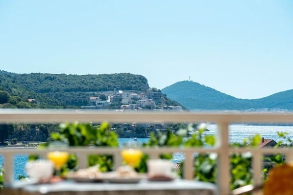 Outdoor dining - Apartments Njirić - Studio with Balcony Sea View - No.3; Shared Swimming pool (Zaton)