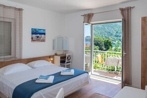 WiFi, bed sheets - Apartments Njirić - Studio with Balcony Sea View - No.3; Shared Swimming pool (Zaton)