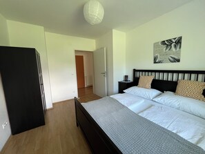 2 chambres, fer et planche à repasser, Wi-Fi, draps fournis