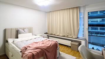 1 bedroom, bed sheets