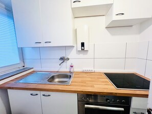 Private kitchen - Apartment at the Düsseldorf television tower (Düsseldorf)