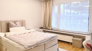 1 bedroom, bed sheets