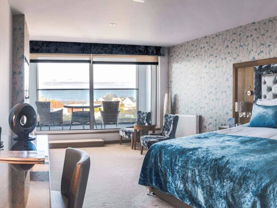 Iron/ironing board, free WiFi