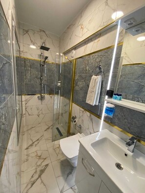 Exclusive Suite, City View | Bathroom
