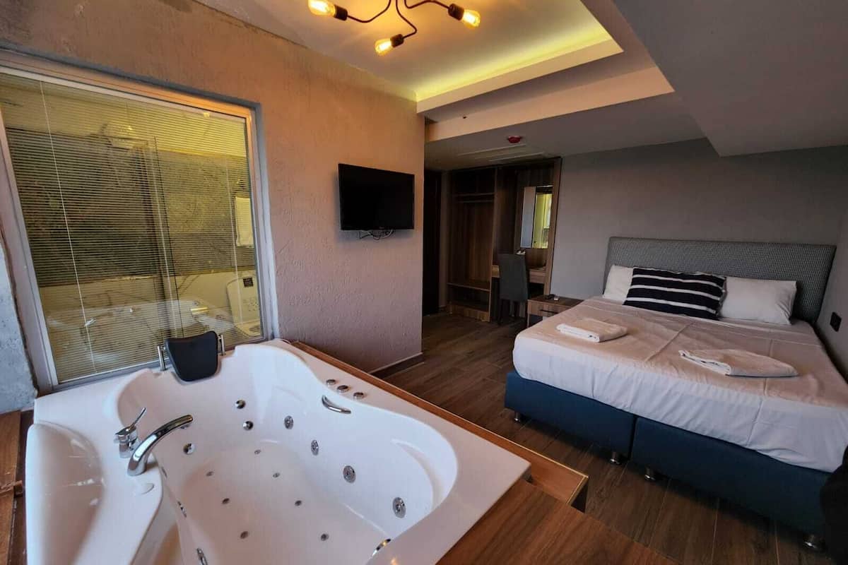 Exclusive Suite, City View | 1 bilik tidur, meja, ruang kerja komputer riba, Wi-fi percuma