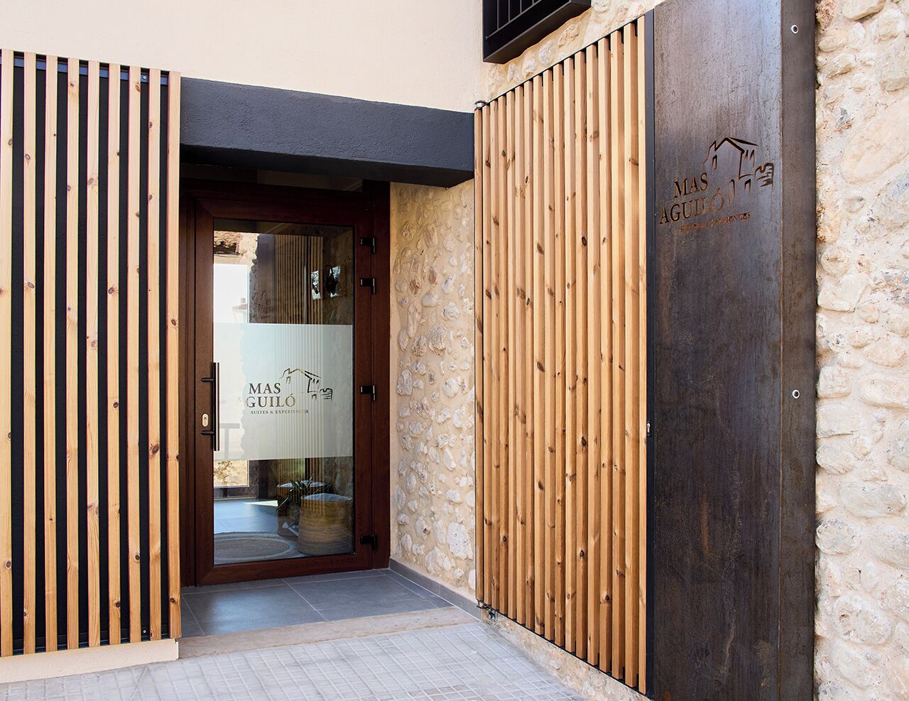 Entrada al alojamiento