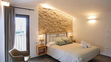 Superior-sviitti, parveke, kaupunkinäköala | 1 makuuhuone, työpöytä, kannettavalle tietokoneelle sopiva työtila