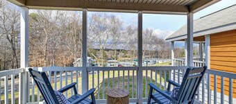 < 1 Mi to Lake Norman Marina: Home w/ Pool Access