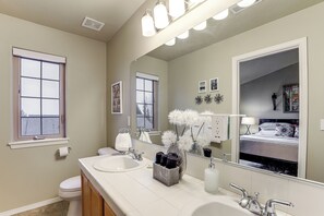 A modern bathroom with two sinks, a large mirror, and a toilet. - Walk to Mcmenamins Edgefield: Inviting Townhome! (Troutdale)