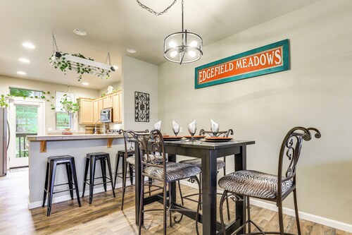 Walk to Mcmenamins Edgefield: Inviting Townhome!