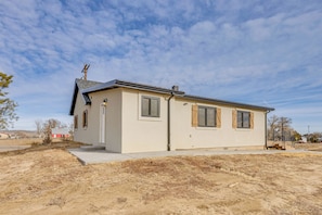 House (3 Bedrooms) | Interior - 16 Mi to Paint Mines: Spacious Simla Home! (Simla)