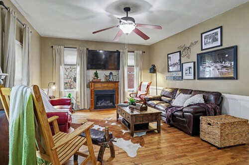 Near Murphy River Walk: Historic Downtown Home!
