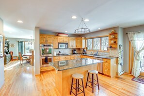 House (4 Bedrooms) | Interior