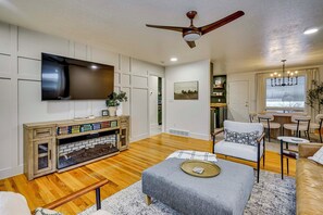 Apartment (3 Bedrooms) | Living area | TV, fireplace