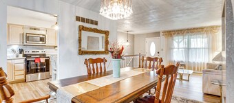 12 Mi to Dtwn St Louis: Family Home w/ Fireplaces!