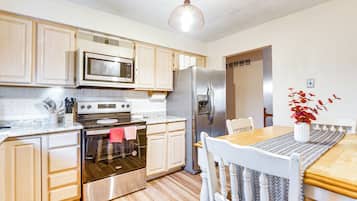 House (3 Bedrooms) | Interior