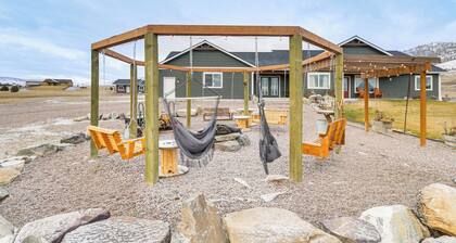 Starry Skies & Mtn Views: Family Retreat in Elmo