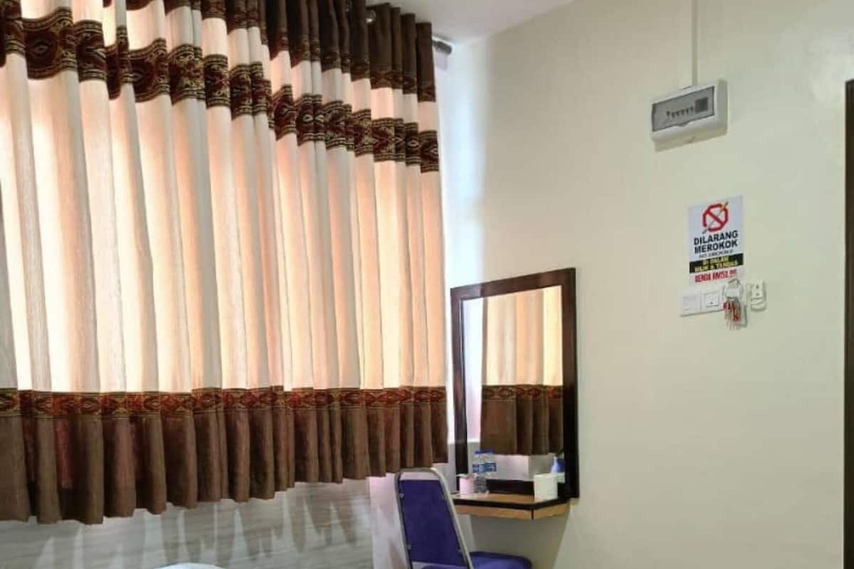 Deluxe Single Room | Iron/ironing board, free WiFi