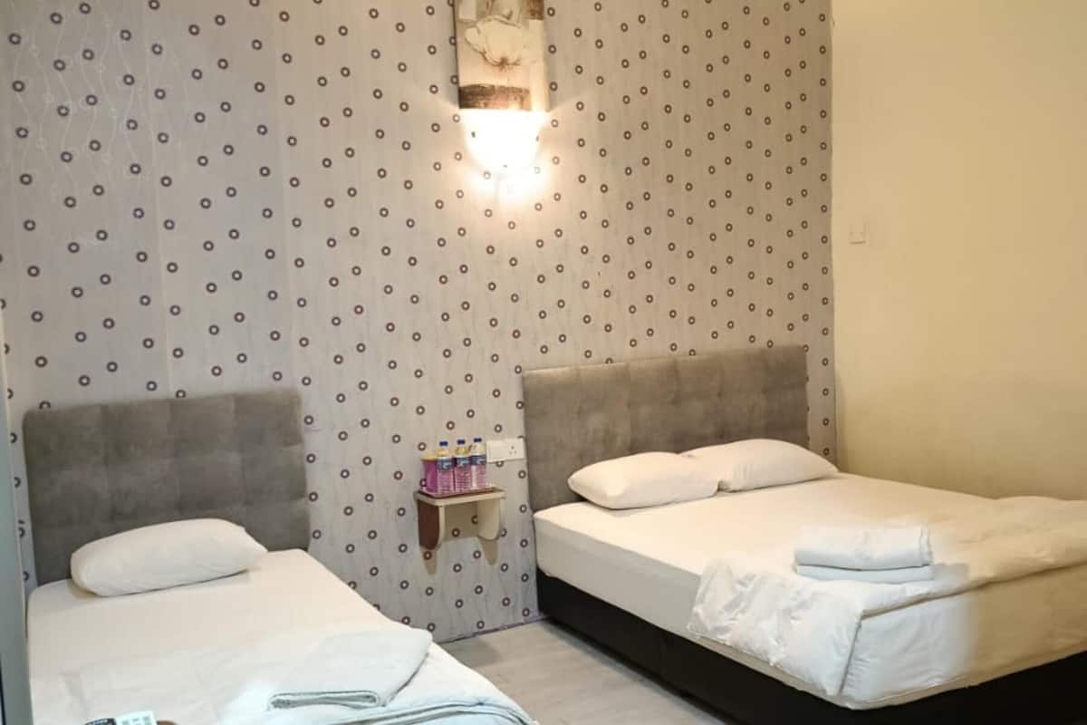 Triple Room | Iron/ironing board, free WiFi