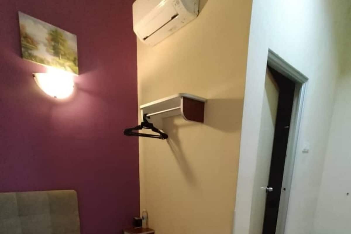 Single Room | Iron/ironing board, free WiFi